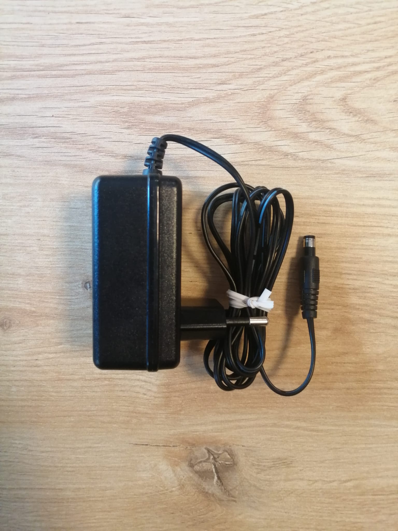 12V 1,5 A Adaptör